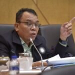 DPR RI menyambut positif kenaikan insentif guru honorer Rp100 ribu per bulan mulai 2026, namun menekankan pentingnya perhatian pemerintah terhadap kesejahteraan tenaga administratif sekolah.