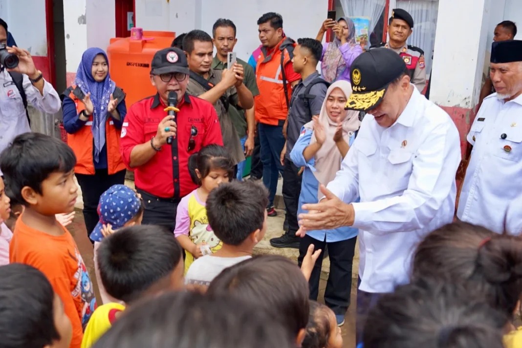 Menko Polkam Djamari Chaniago Pastikan Negara Hadir Dampingi Korban Bencana Sumbar