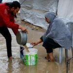 Ratusan ribu pengungsi Gaza terancam banjir akibat hujan deras. IOM memperingatkan krisis kemanusiaan memburuk karena terbatasnya akses bantuan dan material penampungan.