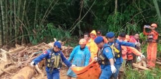 BNPB melaporkan korban meninggal akibat banjir dan longsor di Sumatra Utara, Sumatra Barat, dan Aceh meningkat menjadi 442 orang, dengan 402 masih hilang. Upaya pencarian dan pemulihan terus dikerahkan.