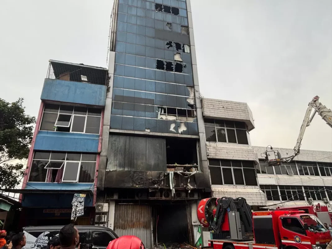 Gubernur DKI Soroti Ketidakpatuhan Bangunan Setelah Kebakaran Gedung Terra Drone