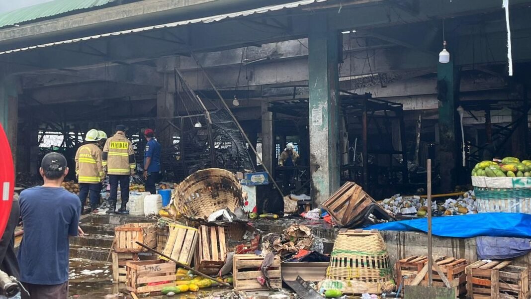 Ratusan Kios di Pasar Induk Kramat Jati Terbakar, Kerugian Capai Rp 10 Miliar