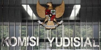 Komisi Yudisial menyatakan tiga hakim dalam perkara korupsi impor gula eks Mendag Tom Lembong terbukti melanggar kode etik dan diusulkan sanksi non-palu selama enam bulan.