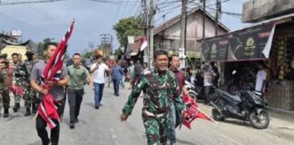 Wakil Gubernur Aceh Fadhlullah menyayangkan insiden ricuh pengibaran bendera bulan bintang di Aceh Utara dan mengajak TNI, Polri, GAM, serta masyarakat bersatu membantu korban bencana.