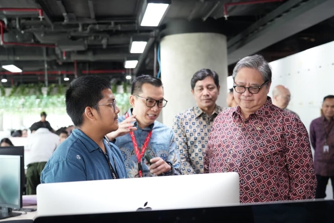 Menko Airlangga Pantau Program Pemagangan Lulusan Perguruan Tinggi di EMTEK