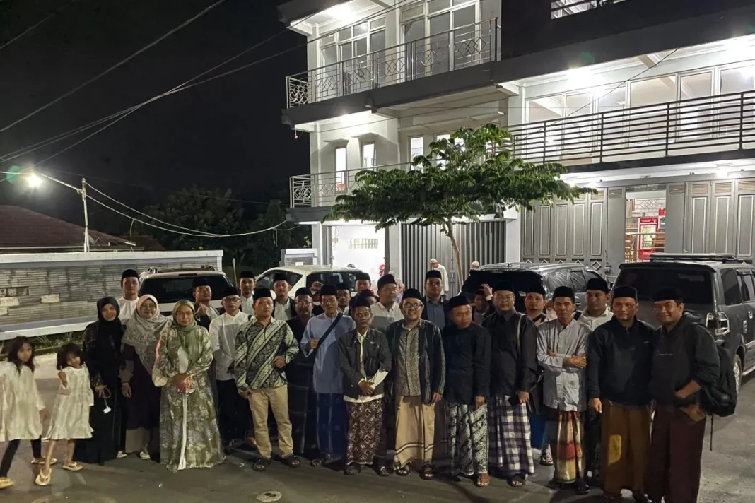 Forum Bahtsul Masail kiai muda NU di Cirebon meminta PBNU memecat pengurus yang terjerat kasus korupsi. Pembiaran dinilai haram dan merusak marwah NU.