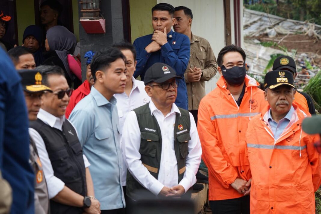 Menko Pratikno Tegaskan Operasi SAR 24 Jam di Longsor Cisarua