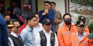 Menko Pratikno Tegaskan Operasi SAR 24 Jam di Longsor Cisarua