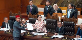 KUHAP Baru Resmi Berlaku 2026, Peradilan Pidana Indonesia Beralih ke Pendekatan Restoratif KUHAP baru resmi berlaku 2 Januari 2026. Regulasi ini menghadirkan keadilan restoratif, putusan pemaafan hakim, pengakuan bersalah, hingga kewajiban CCTV dalam pemeriksaan.