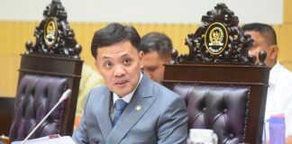 Komisi III DPR RI menggelar rapat kerja dengan Kapolri dan Kapolda se-Indonesia untuk evaluasi kinerja Polri TA 2025 dan rencana kerja TA 2026. Ketua Komisi III Habiburokhman menyoroti respons Polri atas kebebasan berekspresi, mendorong pendekatan persuasif, serta mengapresiasi virtual police, ultimum remedium, dan keadilan restoratif.