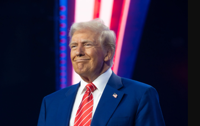 Donald Trump mengizinkan perusahaan minyak Amerika Serikat masuk Venezuela usai penangkapan Presiden Nicolás Maduro, meski embargo minyak tetap diberlakukan penuh.