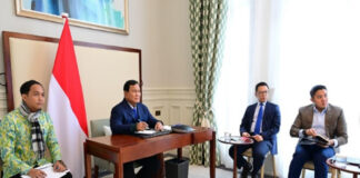 Presiden Prabowo Subianto memimpin rapat terbatas melalui video conference membahas perkembangan penertiban kawasan hutan nasional, Senin (19/01/2026). Imbas bencana Aceh-Sumatra, Pemerintah Indonesia bertindak tegas mencabut izin operasi 28 perusahaan yang terbukti lakukan pelanggaran SDA. OFFICIAL INSTAGRAM KEMENSETNEG @KEMENSETNEG.RI / REPRO