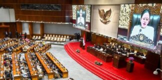 DPR RI Setujui Adies Kadir Jadi Calon Hakim MK Gantikan Arief Hidayat DPR RI resmi menyetujui Adies Kadir sebagai calon hakim Mahkamah Konstitusi menggantikan Arief Hidayat yang pensiun Februari. Persetujuan diberikan dalam rapat paripurna DPR, Selasa (27/1/2026).