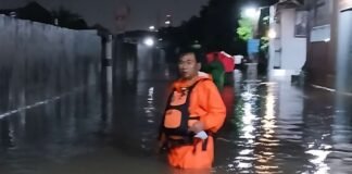 BPBD Kabupaten Tangerang menetapkan status tanggap darurat bencana akibat banjir yang merendam 24 kecamatan dan berdampak pada 50 ribu warga.