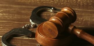 Dosen Amal Said yang meludahi kasir swalayan di Makassar ditetapkan sebagai tersangka namun tidak ditahan karena ancaman hukuman di bawah 4 tahun penjara.