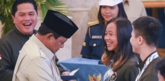 Presiden Prabowo menyerahkan bonus SEA Games 2025. Martina Ayu Pratiwi jadi atlet Indonesia dengan bonus terbesar mencapai Rp3,44 miliar.