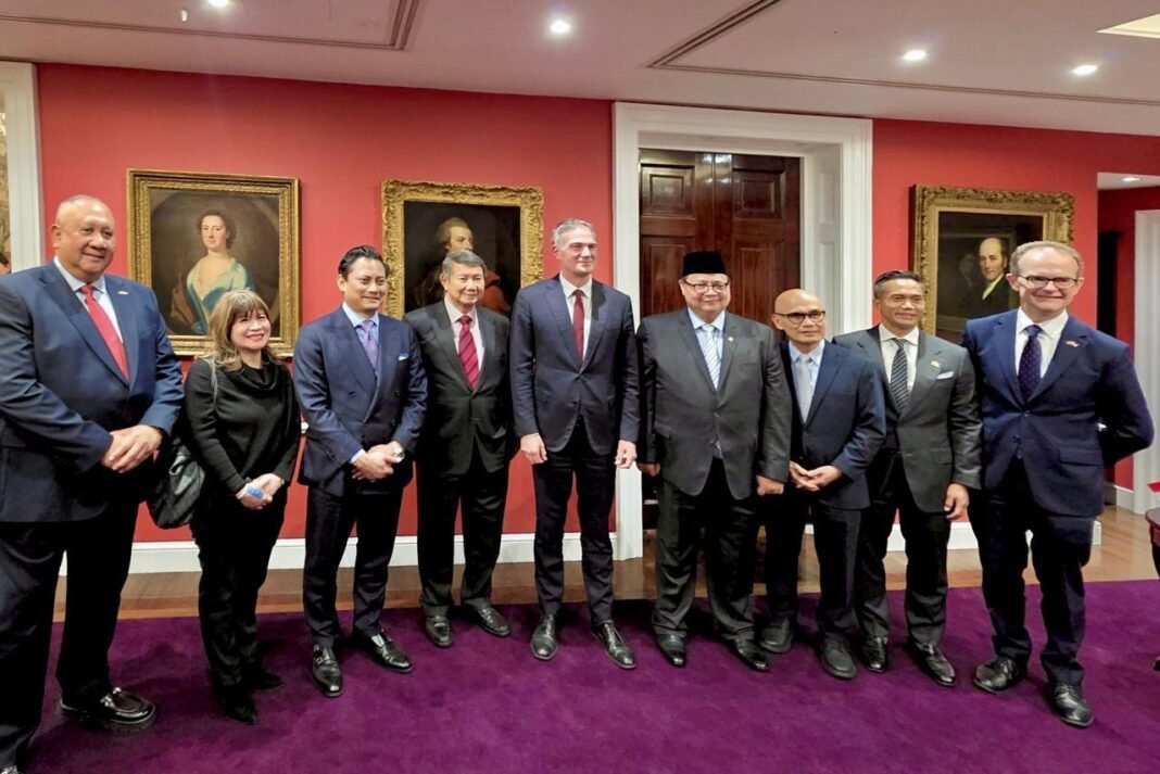 Menko Airlangga Teken Kemitraan Ekonomi Indonesia–Inggris di London