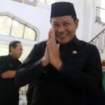 Bupati Sidoarjo Subandi Bantah Tuduhan Penipuan Rp28 Miliar: “Itu Anggaran Pilkada” Bupati Sidoarjo Subandi membantah tuduhan penipuan investasi perumahan Rp28 miliar yang kini naik penyidikan di Bareskrim Polri. Subandi menyebut dana itu kebutuhan kampanye Pilkada 2024 dan siap melapor balik demi memulihkan nama baik.