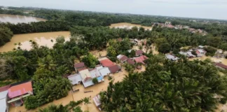 KLH Gugat 6 Perusahaan di Sumut Rp4,9 Triliun, Diduga Perparah Bencana Hidrometeorologi Menteri Lingkungan Hidup/Kepala BPLH Hanif Faisol Nurofiq menyebut KLH mendaftarkan gugatan perdata terhadap 6 perusahaan di Sumut senilai Rp4,9 triliun karena diduga memperparah bencana hidrometeorologi. KLH juga menyiapkan gugatan bertahap dan menggali potensi pidana bersama Bareskrim, sambil mengawasi 68 perusahaan di Aceh, Sumut, dan Sumbar.
