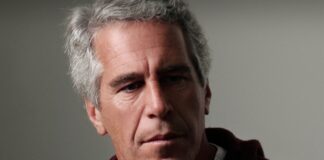 Daftar Tokoh yang Mundur-Diselidiki Imbas Rilis Berkas Kasus Jeffrey Epstein oleh Departemen Kehakiman AS Departemen Kehakiman AS (DOJ) membuka berkas kasus Jeffrey Epstein ke publik. Dampaknya, sejumlah tokoh dan pejabat dunia terseret—dari peninjauan independen, pengunduran diri, hingga penyelidikan.