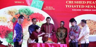 Rayakan Imlek di Batam, AHY dan Mentrans Kompak Jalani Prosesi Lo Hei