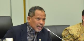 Anggota Komisi IV DPR Johan Rosihan meminta pemerintah menjelaskan komitmen impor beras 1.000 ton dari Amerika Serikat dalam perjanjian dagang bilateral. DPR menekankan perlindungan petani, serapan gabah, stabilitas harga, dan peran Bulog.