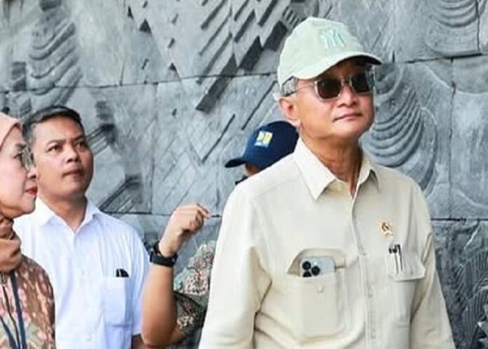 Menteri PU RI saat ini, Dody Hanggodo (depan bertopi) saat meninjau lokasi project Kemeneterian Pekerjaan Umum Republik Indonesia beberapa waktu lalu. Berikut profil Dody Hanggodo ringkas lengkap sepak terjangnya, Senin (16/2/2026).OFFICIAL INSTAGRAM KEMENTERIAN PU RI / REPRO