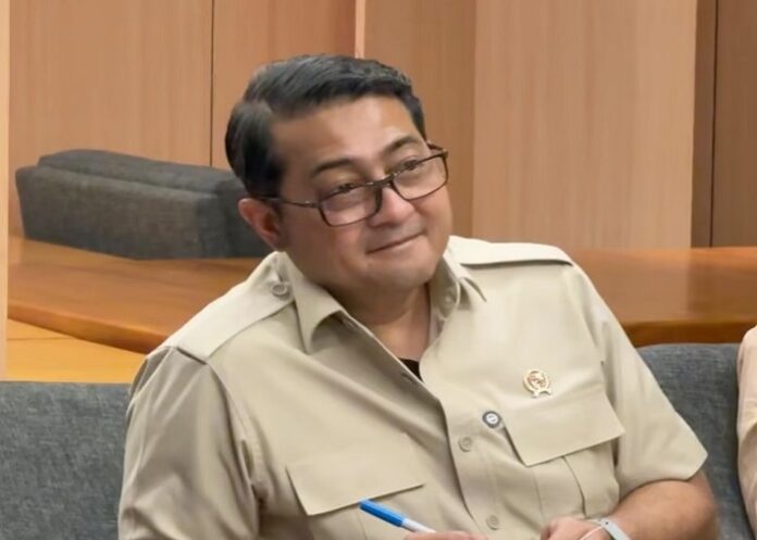 Menteri Ekonomi Kreatif Republik Indonesia, Teuku Riefky Harsya saat menghadiri agenda Kemenekraf RI beebrapa waktu lalu. Berikut ulasan ringkas profil Teuku Riefky Harsya, Senin (16/2/2026). OFFICIAL INSTAGRAM Teuku Riefky Harsya @teukuriefky/ REPRO