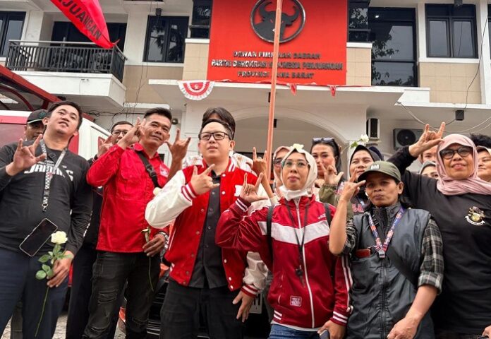 ksodus PSI Bandung: Ratusan Kader Pindah ke PDIP, Mawar Putih Jadi Simbol.