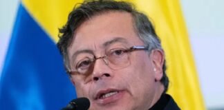 Presiden Kolombia Gustavo Petro Klaim Lolos dari Upaya Pembunuhan Kartel Narkoba residen Kolombia Gustavo Petro mengklaim lolos dari upaya pembunuhan saat terbang dengan helikopter bersama dua putrinya. Ia menyebut helikopter gagal mendarat di pesisir Karibia karena ancaman ditembak dan harus mendarat di lokasi lain.