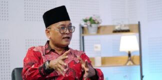 DPP PDIP mengeluarkan surat edaran agar kader tidak memanfaatkan program Makan Bergizi Gratis (MBG) dan dilarang terlibat bisnis dapur MBG/SPPG. PDIP juga membantah pernyataan BGN yang menyebut semua parpol punya dapur MBG.