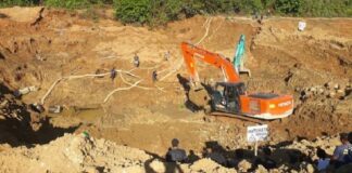 Longsor Tambang Timah di Bangka, 6 Pekerja Ditemukan Tewas, 1 Masih Dicari Tim SAR BPBD Bangka mencatat 8 pekerja tertimbun longsor tambang timah di Desa Pemali. Enam ditemukan meninggal, satu selamat, satu masih dicari.
