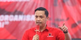 PDIP mengkritik Jokowi yang setuju UU KPK dikembalikan ke versi lama. Ronny Talapessy menuding Jokowi cari perhatian dan cuci tangan revisi 2019, serta menilai ada kaitan dengan upaya mendongkrak PSI.