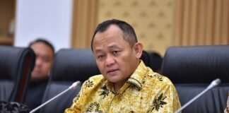 Ketua Fraksi Golkar DPR Muhammad Sarmuji menegaskan empat fatsun politik untuk kader Golkar di Kabinet Merah Putih. Ia meminta tidak ada polemik dan serangan kebijakan Prabowo-Gibran di publik, serta mendorong masukan lewat forum internal.