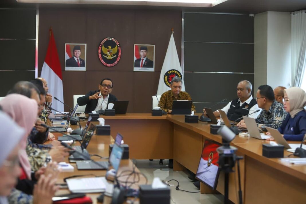 Menko PMK menegaskan krisis global harus menjadi momentum percepatan transformasi nasional, terutama di sektor pendidikan, kesehatan, dan birokrasi.