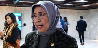 Anggota Komisi XI DPR RI Andi Yuliani Paris mengingatkan masyarakat agar tidak melakukan panic buying karena dapat memicu kenaikan harga kebutuhan pokok dan menekan daya beli warga.