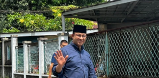 Anies Baswedan menghadiri halal bihalal di kediaman SBY di Cikeas, momen yang memicu spekulasi rekonsiliasi dengan AHY usai Pilpres 2024.