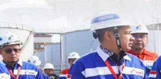 Mega Satria (paling depan) menjadi satu di antara alumni SMA Taruna Nusantara yang sukses menduduki jabatan penting di perusahaan milik negara di industri Migas, yakni PT Pertamina. Menduduki jabatan sebagai Direktur Keuangan Pertamina per Februari 2026 kemarin, inilah profil Mega Satria, Kamis (12/3/2026). OFFICIAL INSTAGRAM PT PERTAMINA PATRA NIAGA / REPRO.