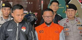 KPK menahan Ishfah Abidal Aziz alias Gus Alex dalam kasus dugaan korupsi kuota haji 2023-2024. Penyidik menyebut perannya sentral sebagai jembatan alur perintah dan penerimaan uang.