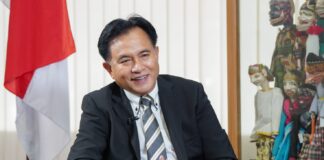 Menko Yusril menegaskan rehabilitasi Delpedro telah dipenuhi lewat putusan pengadilan, sementara ganti rugi harus diajukan melalui praperadilan.