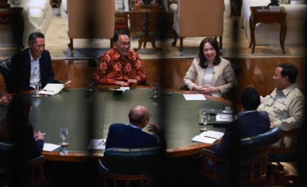 Presiden Prabowo Subianto menggelar diskusi bersama jurnalis dan pakar di Hambalang untuk membahas isu geopolitik global dan kebijakan strategis nasional.