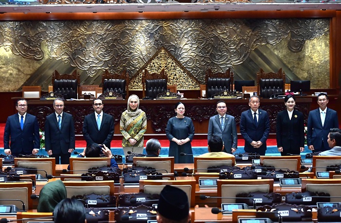 DPR RI dalam Rapat Paripurna menyetujui hasil fit and proper test calon anggota Dewan Komisioner OJK periode 2026–2031. Berikut daftar nama yang lolos.