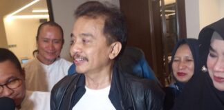 Roy Suryo Tuding, Ada Titik Balik Peristiwa 11 Maret 2026 dalam Sikap Rismon Sianipar Roy Suryo menyoroti perubahan sikap Rismon Sianipar yang kini menyebut ijazah Jokowi asli. Ia mengaitkannya dengan peristiwa 11 Maret 2026.