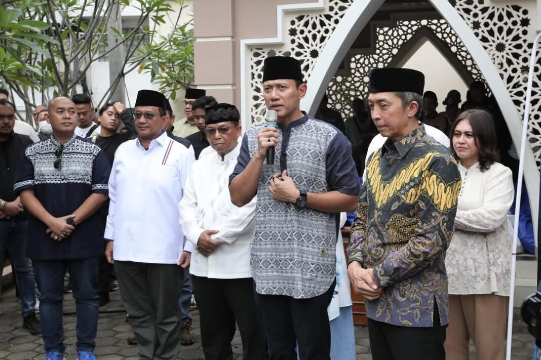 AHY dan Yusuf Hamka Bagikan Sembako di Masjid Babah Alun, Tekankan Solidaritas Ramadan