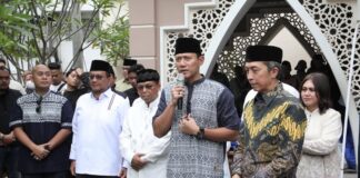 AHY dan Yusuf Hamka Bagikan Sembako di Masjid Babah Alun, Tekankan Solidaritas Ramadan