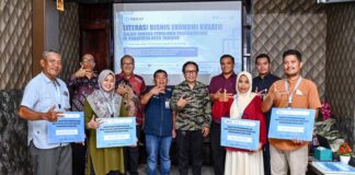 Dorong Pemulihan Usaha Pascabanjir, Menteri Ekraf Salurkan Modal bagi Pelaku Ekonomi Kreatif di Aceh Tamiang