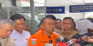 PENCARIAN KORBAN KERETA - Kepala Basarnas, Marsdya TNI Mohammad Syafii memberikan keterangan kepada awak media terkait penutupan operasi SAR pencarian korban kecelakaan KRL Vs KA Argo Wibowo yang terjadi di Bekasi Timur pada Selasa lalu. Menurut keteranganMarsdya TNI Mohammad Syafii, seluruh korban meninggal dunia dari insiden nahas ini adalah wanita. Berikut penjelasannya, Rabu (29/4/2026). OFFICIAL INSTAGRAM BASARNAS / REPRO