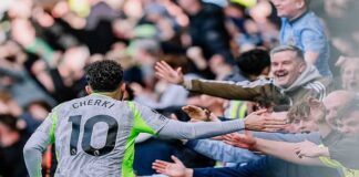 Pemain Manchester City, Rayan Cherki berlari menyapa suporter usai membawa The Citizen membobol gawang tuan rumah Chelsea dalam pertandingan Liga Inggris 2026 pekan 32, Minggu (12/4/2026). Kemenangan ini membuat Man City sukses memangkas gap poin dengan Arsenal yang ada di puncak Klasemen Liga Inggris 2026 sementara ini. OFFICIAL INSTAGRAM MANCHESTER CITY / REPRO
