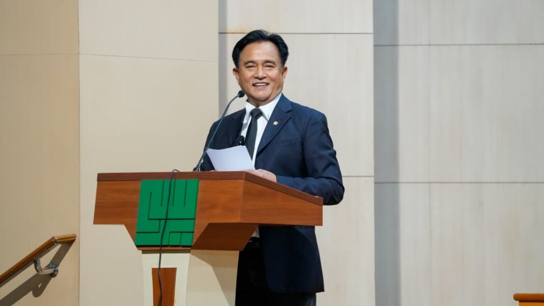 Yusril Ihza Mahendra menegaskan masa depan bangsa ditentukan mutu manusia. Dalam orasi di YARSI, ia soroti AI, etika, dan pendidikan tinggi.