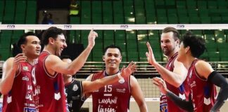 Pemain Jakarta Lavani Livin' Transmedia melakukan selebrasi usai mengalahkan Surabaya Samator dalam laga Final Four Proliga 2026 di GOR Jatidiri, Semarang.